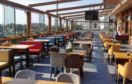 Bu ilin I yarımilində Bakının restoran biznesində ən çox gəlir gətirən rayonları - CƏDVƏL 