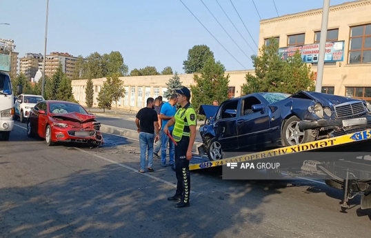 Gəncədə avtomobil qəzası olub, 5 nəfər xəsarət alıb