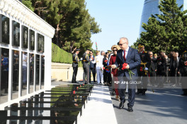 Türkiyənin Zəfər Bayramı münasibətilə Bakıda Türk şəhidliyi ziyarət edilib - FOTO 