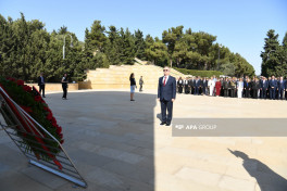 Türkiyənin Zəfər Bayramı münasibətilə Bakıda Türk şəhidliyi ziyarət edilib - FOTO 