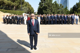Türkiyənin Zəfər Bayramı münasibətilə Bakıda Türk şəhidliyi ziyarət edilib - FOTO 