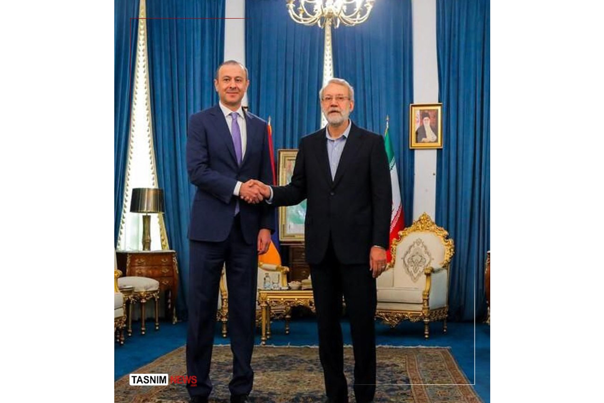 Armen Qriqoryan Laricani ilə görüşüb