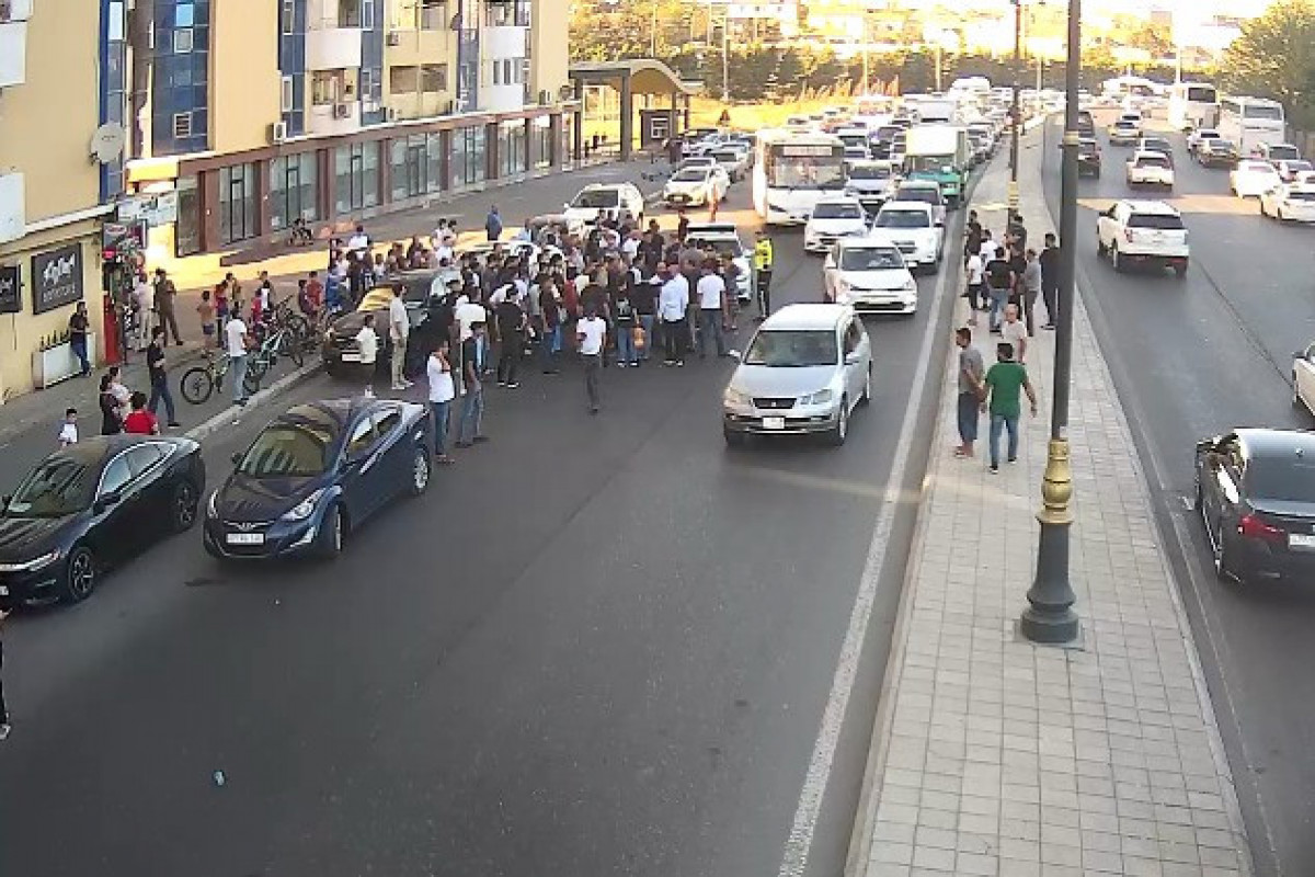 Sabunçuda avtomobil piyadanı vurub, yolda sıxlıq yaranıb