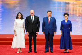 Prezident və birinci xanım Si Cinpinin adından d&ouml;vlət və h&ouml;kumət baş&ccedil;ılarının şərəfinə verilən ziyafətdə iştirak ediblər