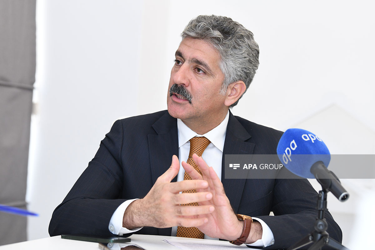 Mədəniyyət Nazirliyinin Kitab sənayesi şöbəsinin müdiri Vasif Qurbanzadə