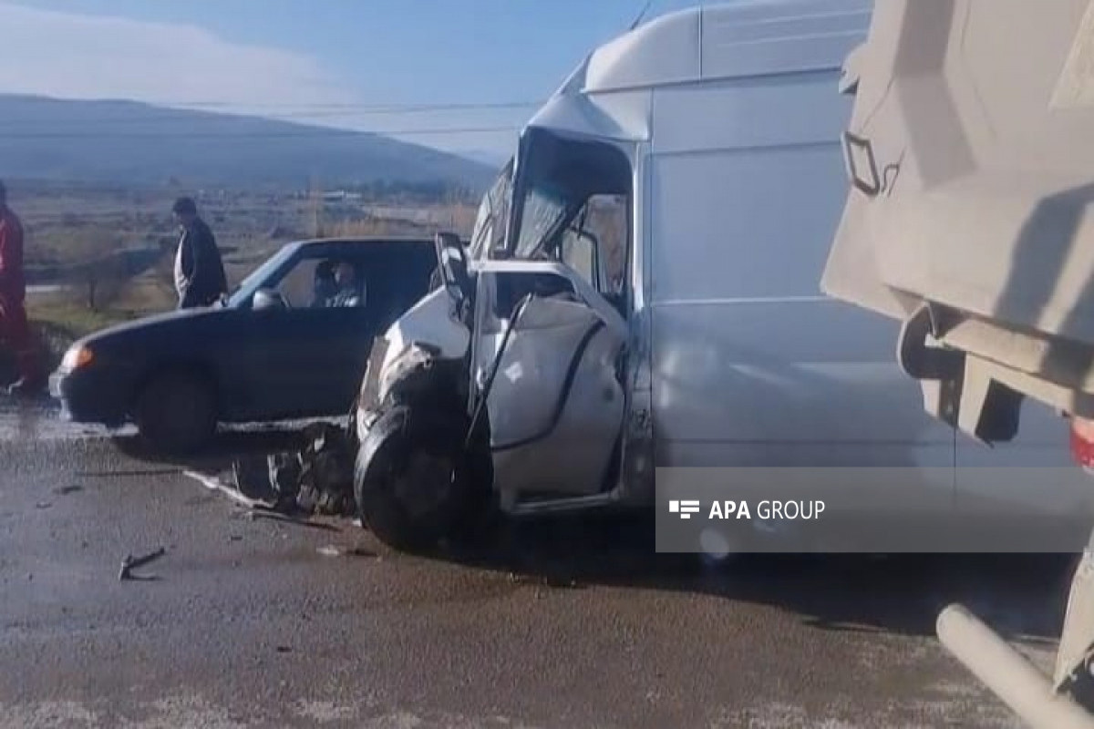Qubada avtobus yük maşını ilə toqquşub, ölən var - FOTO  - VİDEO 