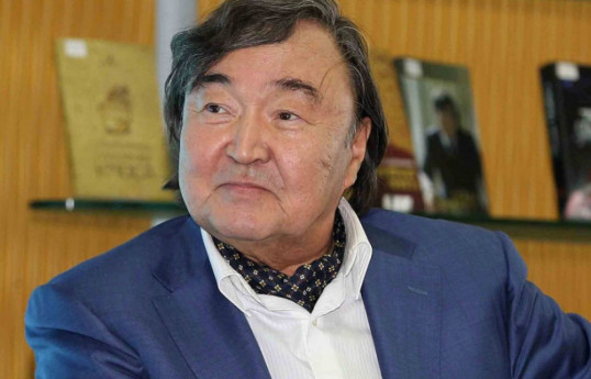 Görkəmli qazax şairi və ictimai xadim Oljas Süleymenov