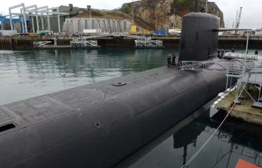 Fransa hərbçiləri nüvə sualtı qayıqlarının bazası üzərində dronlara atəş açıb