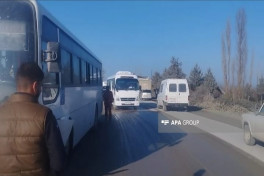 Qubada avtobus yük maşını ilə toqquşub, ölən var - FOTO  - VİDEO 