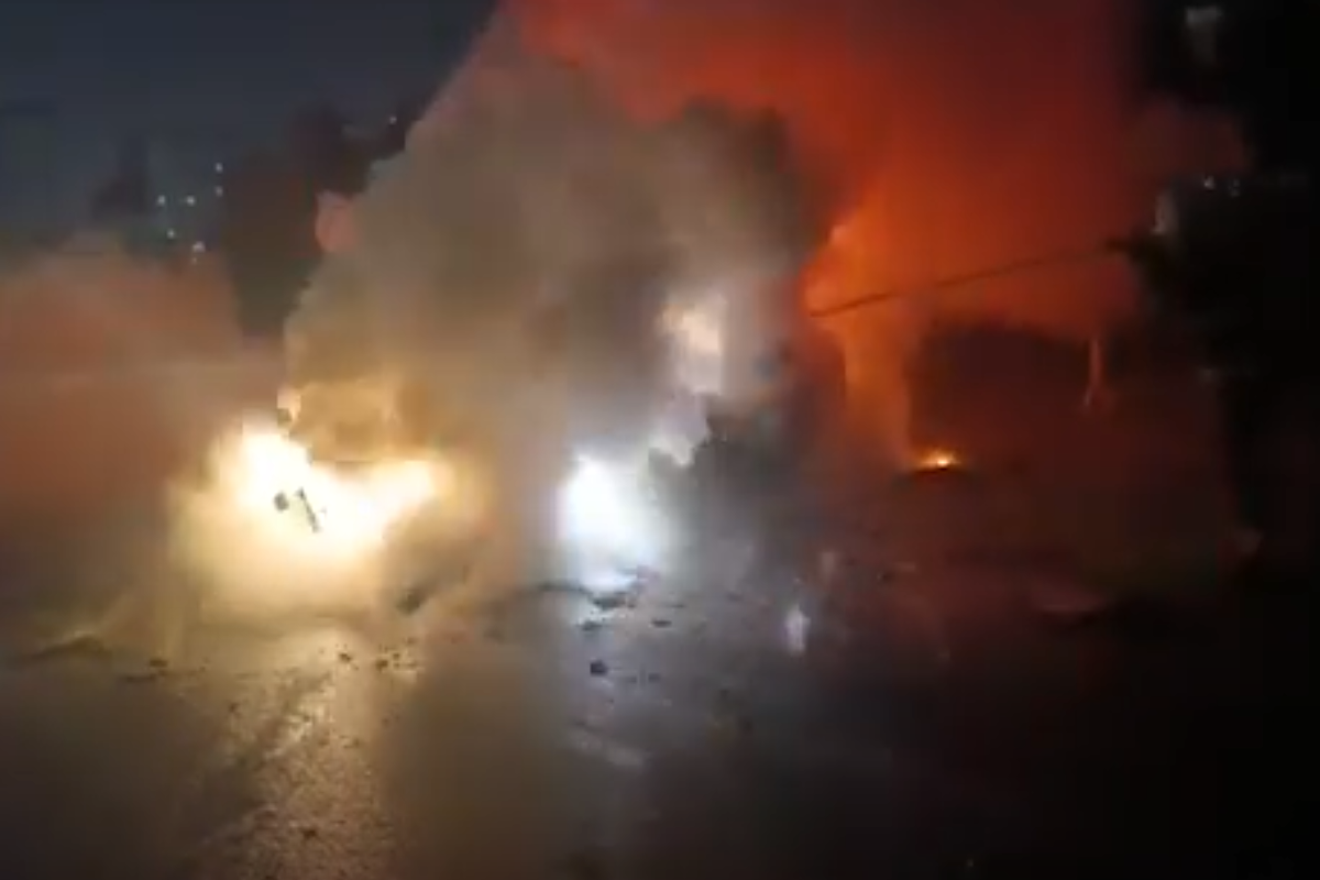Masazırda iki maşın toqquşandan sonra yanğın olub, ölən var - VİDEO 