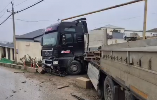 Qobuda yük və minik maşınları toqquşub, 3 nəfər ölüb - FOTO  - VİDEO  - YENİLƏNİB 