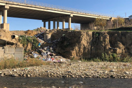 Şabranda sürüşmələr bir neçə tikilini dağıdıb - FOTO 