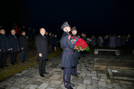 Azərbaycan və Slovakiya prezidentləri Bratislavada “Azadlıq Qapısı” abidəsini ziyarət ediblər