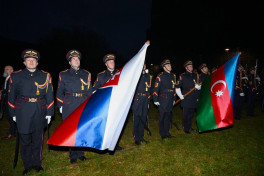 Azərbaycan və Slovakiya prezidentləri Bratislavada “Azadlıq Qapısı” abidəsini ziyarət ediblər