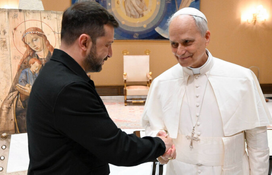 Ukrayna Prezidenti Volodimir Zelenski və  Roma Papası XIV Leo