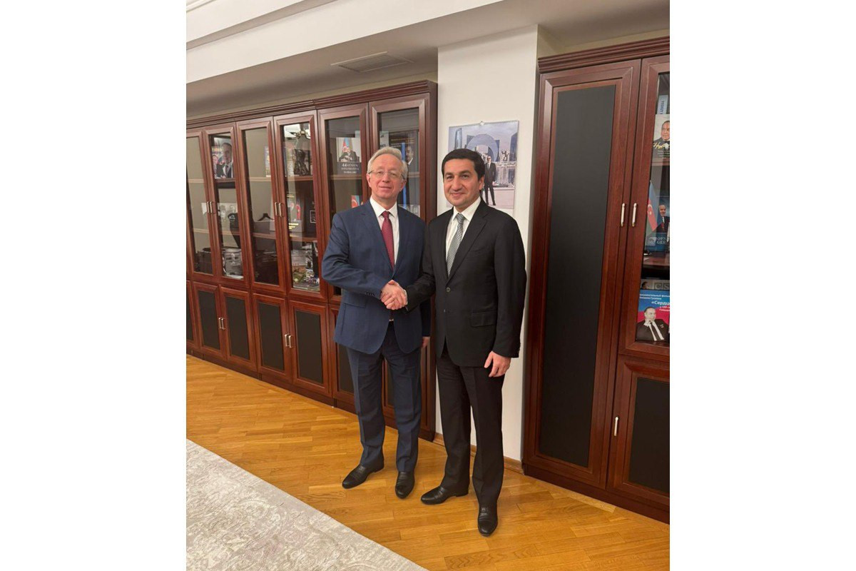 Rusiya xarici işlər nazirinin müavini Mixail Qaluzin, Azərbaycan Prezidentinin köməkçisi – Prezident Administrasiyasının Xarici siyasət məsələləri şöbəsinin müdiri Hikmət Hacıyev