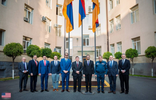 general-mayor Kris Makkinin rəhbərlik etdiyi nümayəndə heyəti Ermənistanda səfərdə