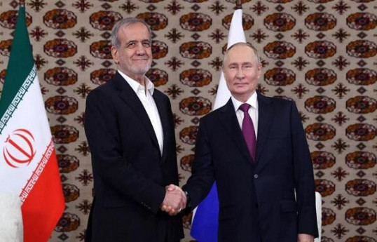 İran Prezidenti Məsud Pezeşkian və Rusiya Prezidenti Vladimir Putin
