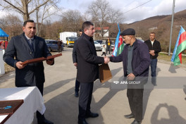 Növbəti köç karvanı Ağdərənin Vəngli kəndinə çatıb, açarlar təqdim olunub- FOTO  - YENİLƏNİB 