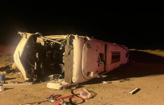 İranda avtobus minik maşını ilə toqquşaraq aşıb, 13 nəfər ölüb