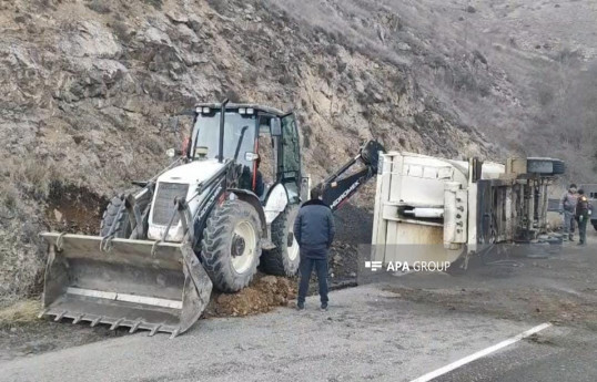 Laçın-Şuşa yolunda yük maşını aşıb - FOTO 