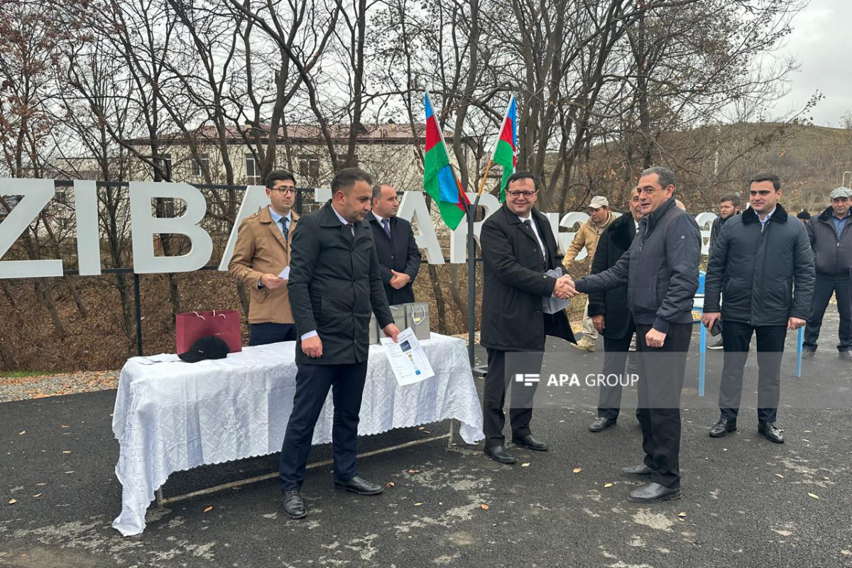 Növbəti köç Xocavəndin Qırmızı Bazar qəsəbəsinə çatıb, açarlar təqdim edilib- YENİLƏNİB  - FOTO 