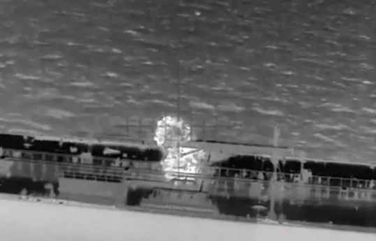 Ukrayna dronları ilk dəfə Aralıq dənizində Rusiyanın "kölgə donanması"na aid tankeri vurub - VİDEO 
