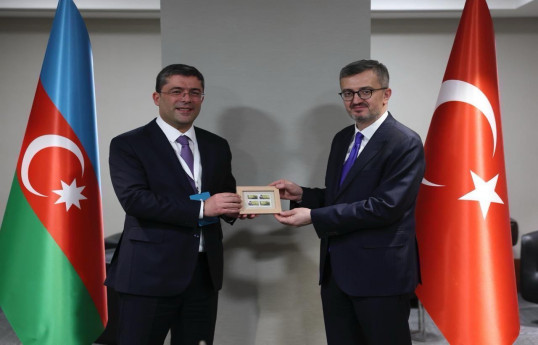Medianın İnkişafı Agentliyinin İcraçı direktoru Əhməd İsmayılov ilə Türkiyə Prezidenti Administrasiyasının İctimaiyyətlə Əlaqələr Departamentinin rəhbəri Burhanettin Duran