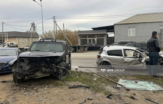 Kürdəxanıda iki avtomobil toqquşub, 19 yaşlı gənc ölüb - FOTO 