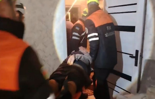 Xırdalanda evdə üç nəfər huşsuz aşkarlanıb, dəm qazından zəhərlənmə səbəbilə xəstəxanaya çatdırılıb - VİDEO 