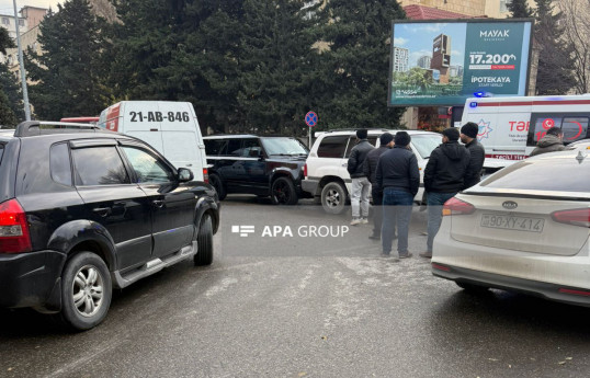 Bakıxanov qəsəbəsində zəncirvarı yol qəzası baş verib