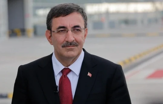 Türkiyə vitse-prezidenti Bakıda “Türk şəhidliyi” abidəsini ziyarət edib