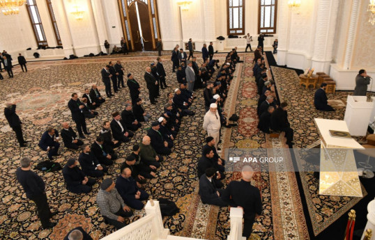 Din Xadimlərinin II Forumunun iştirakçıları Bakıda vəhdət namazı qılıb - FOTO 