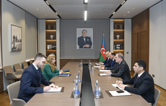 Yunanıstanın yeni səfiri etimadnaməsinin surətini Ceyhun Bayramova təqdim edib