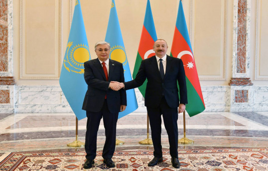 Qazaxıstan Respublikasının Prezidenti Kasım-Jomart Tokayev və Azərbaycan Respublikasının Prezidenti İlham Əliyev