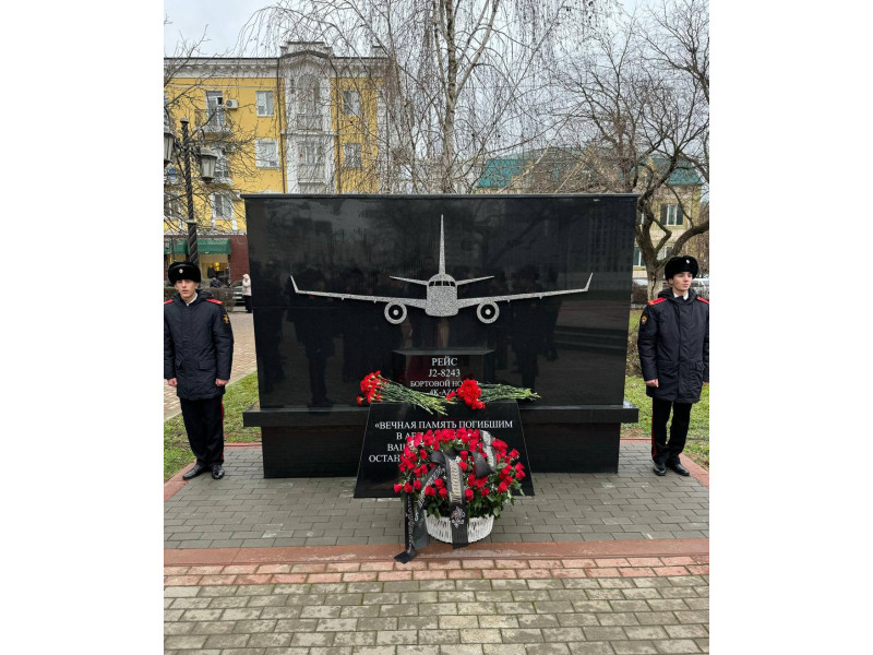 AZAL təyyarəsinin qəzaya uğraması nəticəsində həlak olanların xatirəsinə Qroznıda memorial plitə ucaldılıb