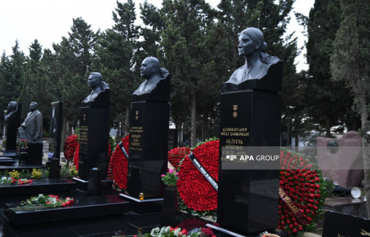 Təyyarə qəzasında həlak olan ekipaj üzvlərinin məzarları ziyarət olunub - FOTO  - VİDEO 
