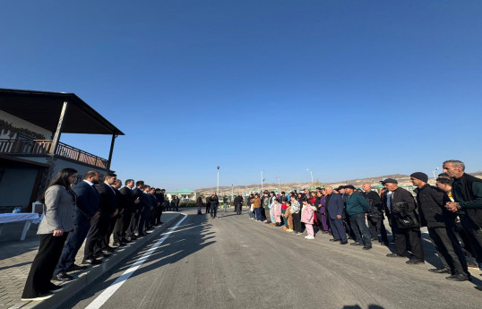 Köç karvanı Zəngilanın Məmmədbəyli kəndinə çatıb, açarlar təqdim olunub - YENİLƏNİB  - FOTO  - VİDEO 