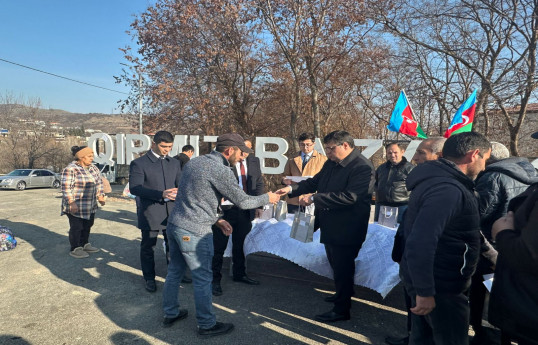 Növbəti köç karvanı Xocavəndin Qırmızı bazar qəsəbəsinə çatıb, açarlar sakinlərə təqdim edilib - YENİLƏNİB  - FOTO 