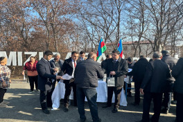 Növbəti köç karvanı Xocavəndin Qırmızı bazar qəsəbəsinə çatıb, açarlar sakinlərə təqdim edilib - YENİLƏNİB  - FOTO 