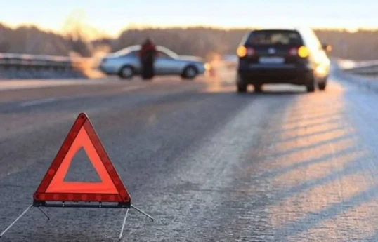 Gədəbəydə iki avtomobil toqquşub, xəsarət alanlar var