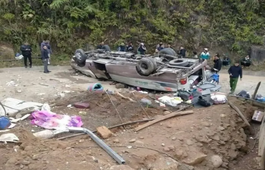 Vyetnamda avtobus aşıb, 7 nəfər həlak olub