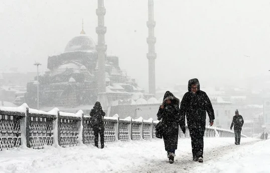 Türkiyədə yağan qar 17 vilayətdə dərslərin ləğv olunmasına səbəb olub