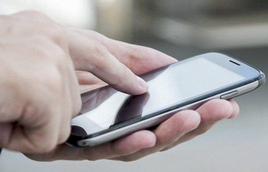 Azərbaycana gətirilən 1 ədəddən artıq mobil telefonların qeydiyyatı üçün 100 manat rüsum alınacaq