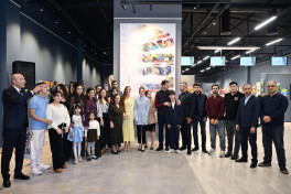 Arzu Əliyeva və Alena Əliyeva “Rənglərdə yaşanan 10 il” mövzusunda keçirilən sərgidə iştirak ediblər
