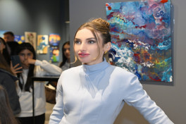 Arzu Əliyeva və Alena Əliyeva “Rənglərdə yaşanan 10 il” mövzusunda keçirilən sərgidə iştirak ediblər