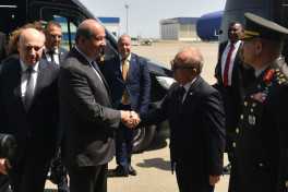 Ersin Tatar Azərbaycana gəlib