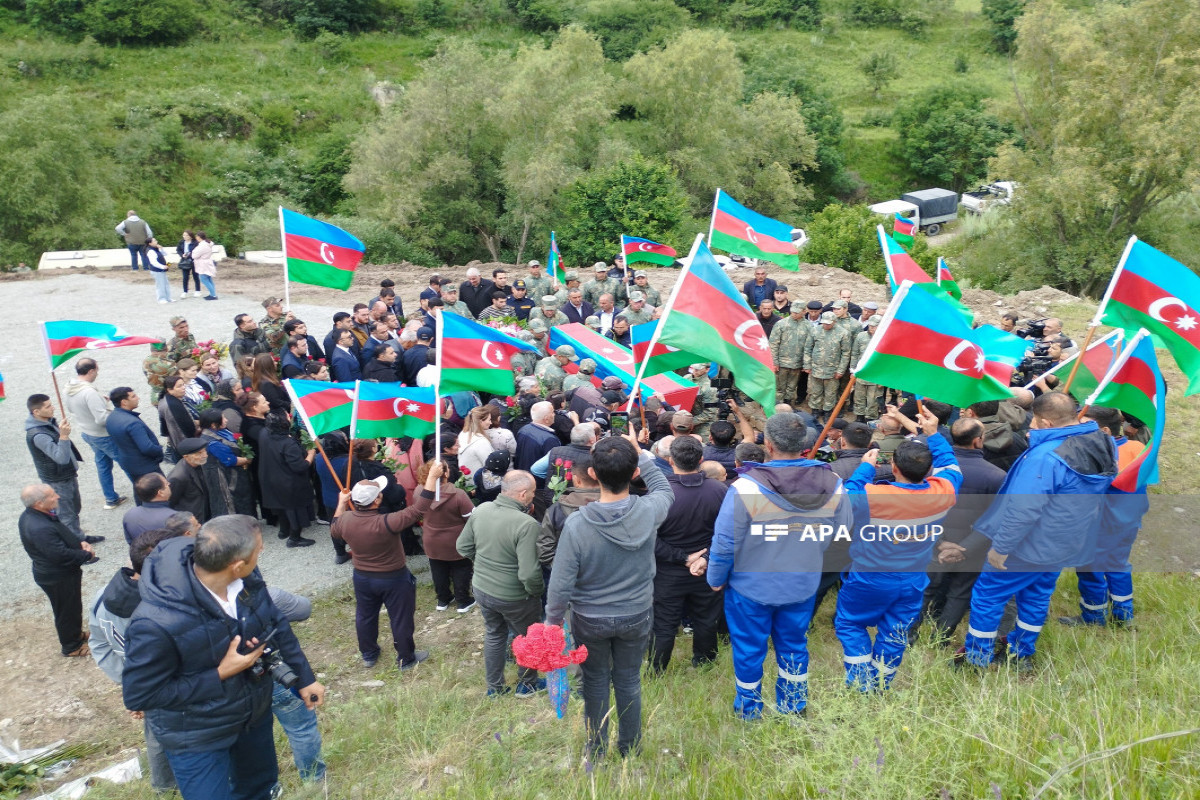 Birinci Qarabağ müharibəsində itkin düşən üç hərbçinin qalıqları Kəlbəcərdə dəfn edilib- FOTO  - YENİLƏNİB  - VİDEO 