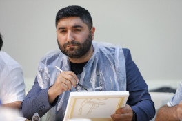 Jurnalistlər Balaxanı nefti ilə rəsm çəkdilər - FOTO 