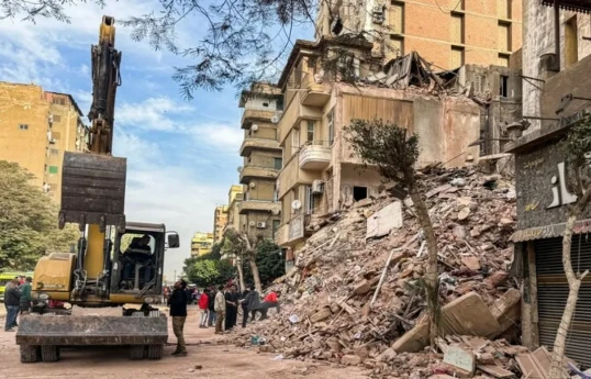 Qahirədə iki yaşayış binasının uçması nəticəsində bir neçə nəfər ölüb